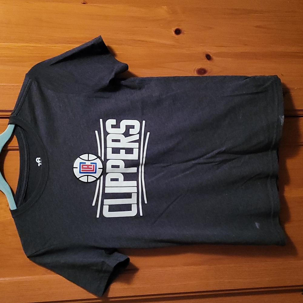 LA Clippers, Team Athletics; Dark gray logo tee shirt, Boys Large (10-12)